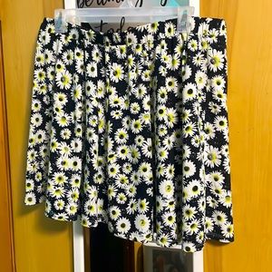 Black white and yellow daisy print skater skirt